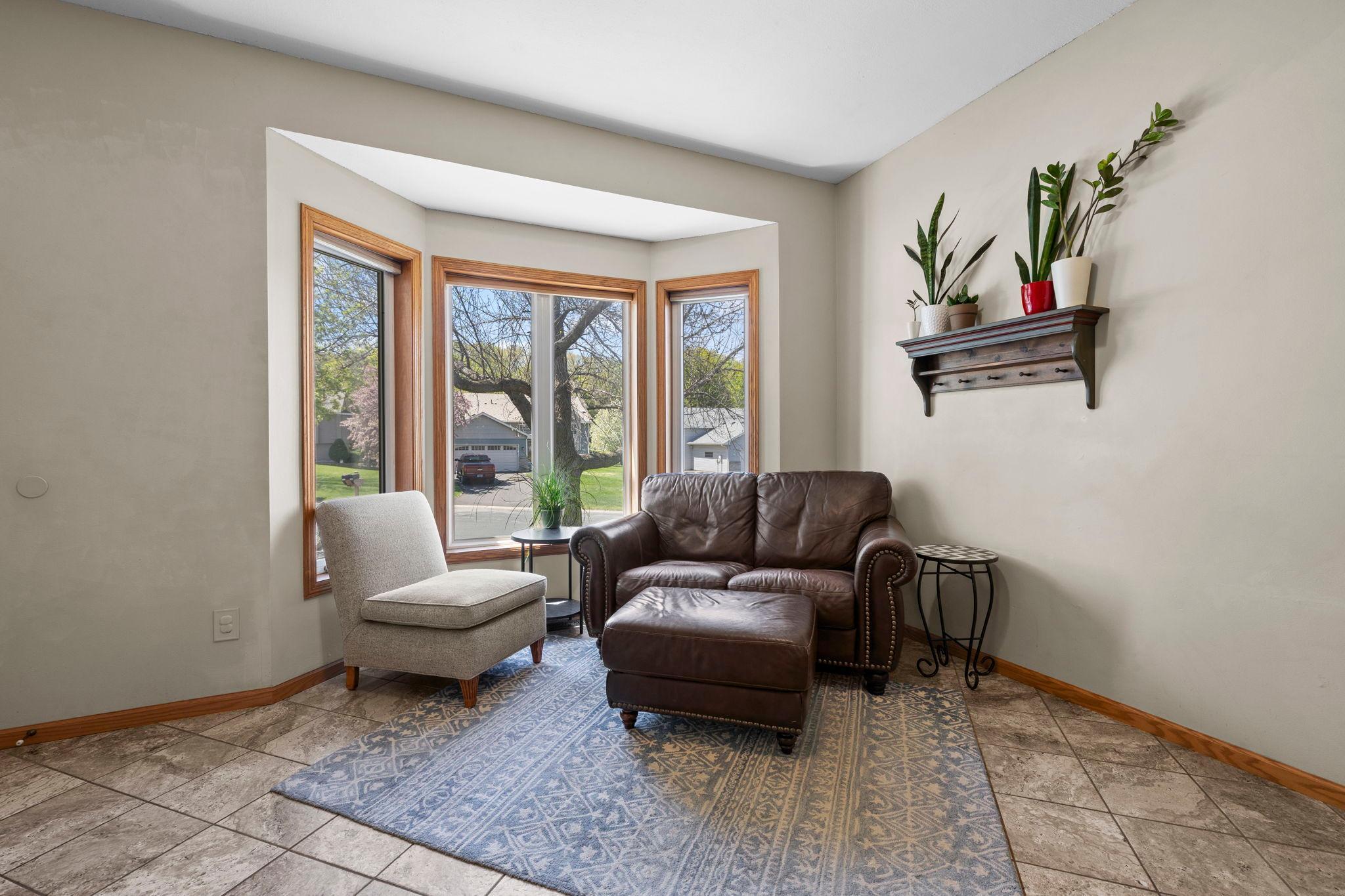18-web-or-mls-2147 Ponds Ct-20.jpg
