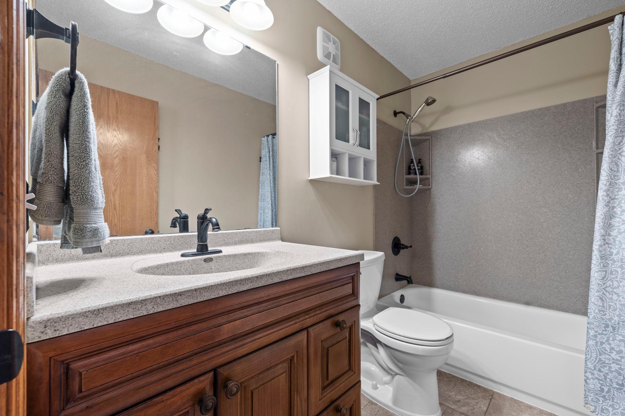 57-web-or-mls-2147 Ponds Ct-310.jpg