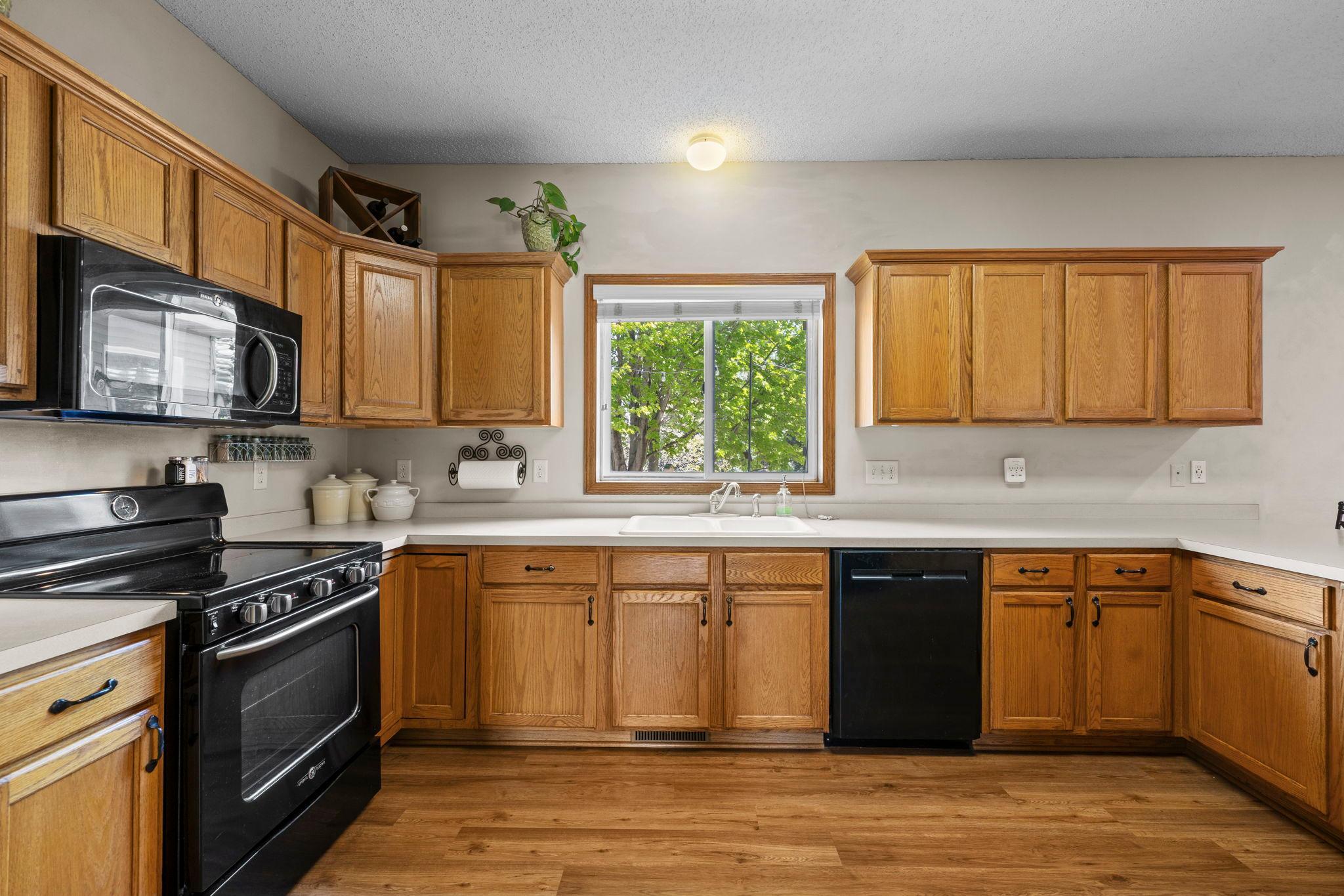 29-web-or-mls-2147 Ponds Ct-35.jpg