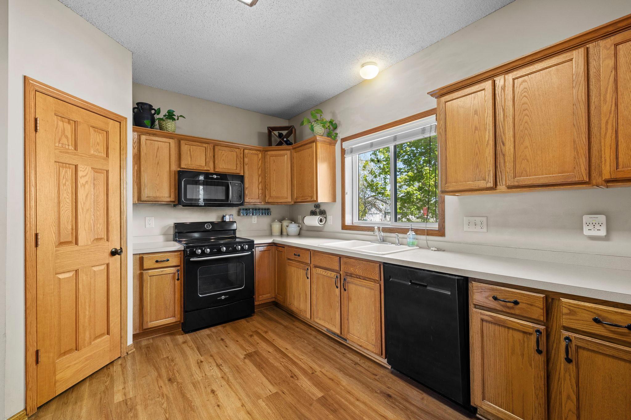 30-web-or-mls-2147 Ponds Ct-40.jpg