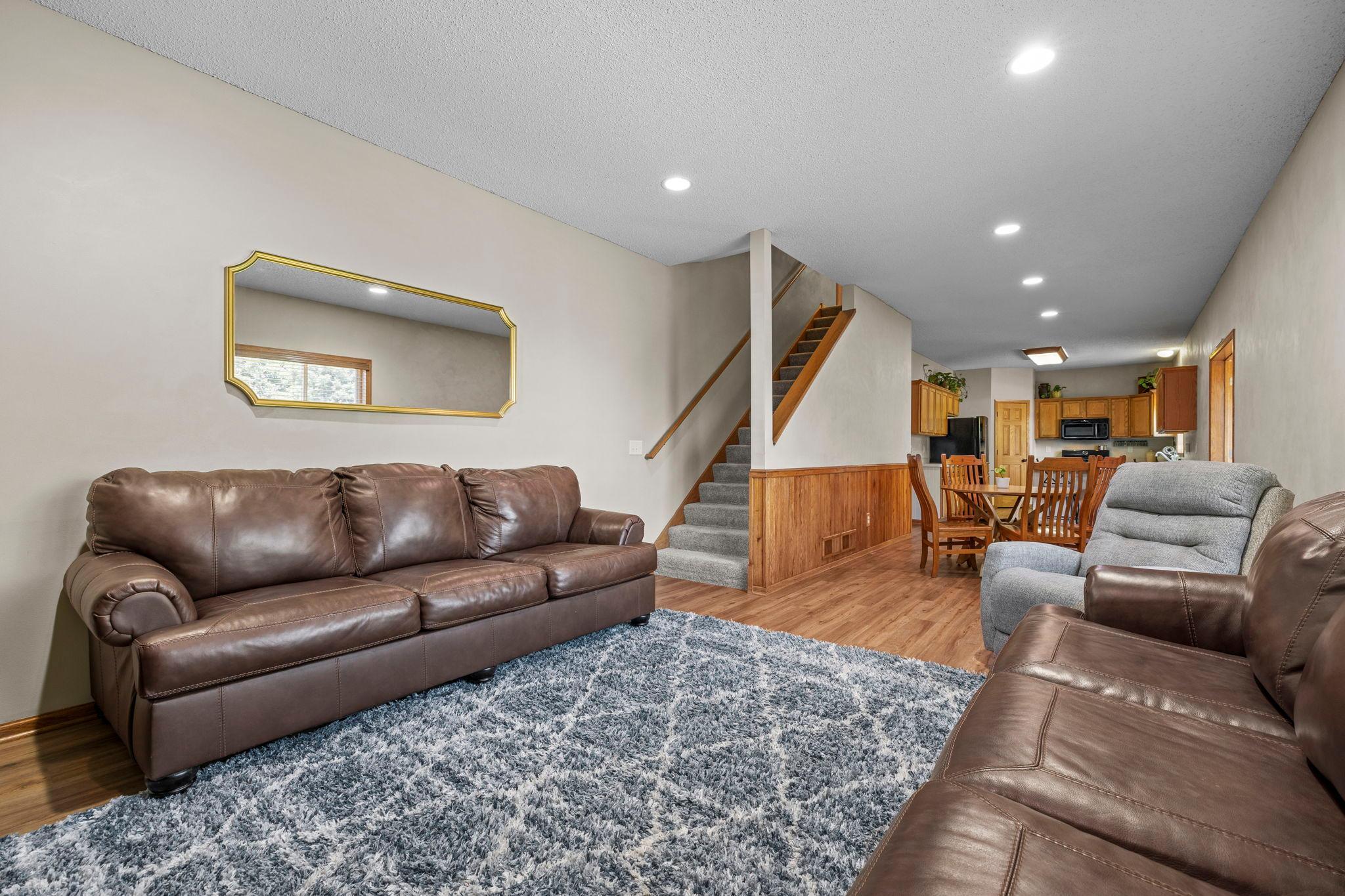 24-web-or-mls-2147 Ponds Ct-164.jpg