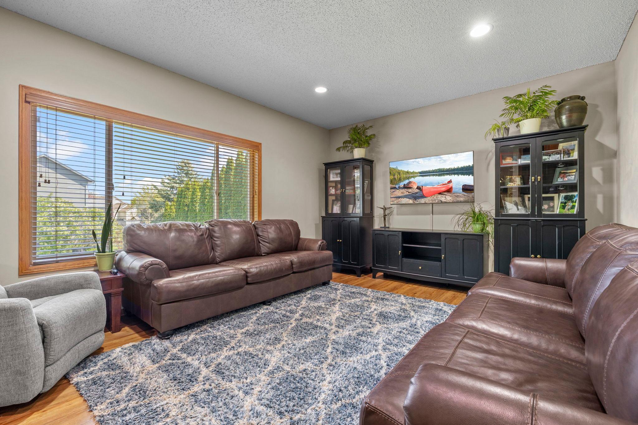 22-web-or-mls-2147 Ponds Ct-155.jpg