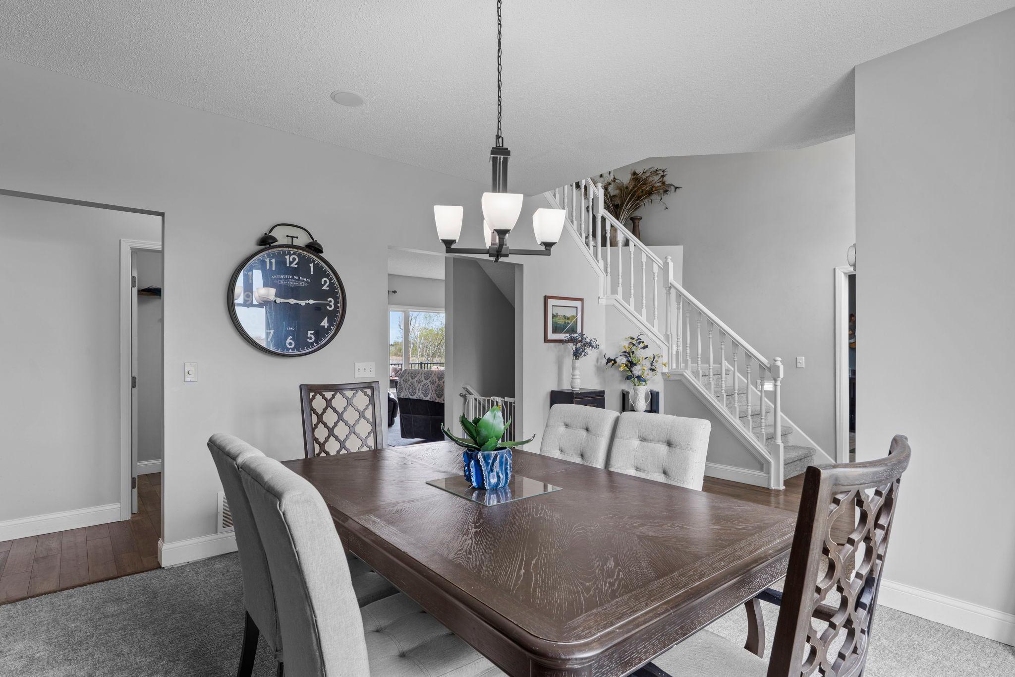 22-web-or-mls-8665 Pioneer Trail-118.jpg