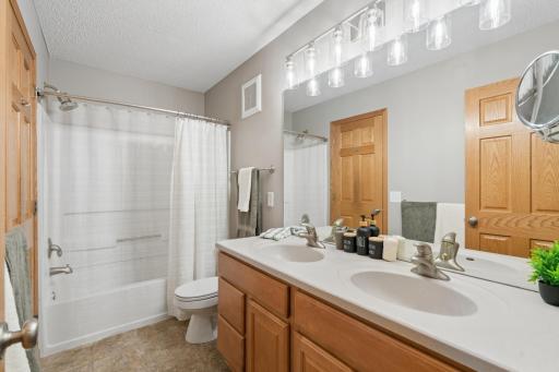2121 Saint Johns Court, Saint Paul, MN 55129