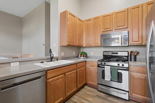 2121 Saint Johns Court, Saint Paul, MN 55129