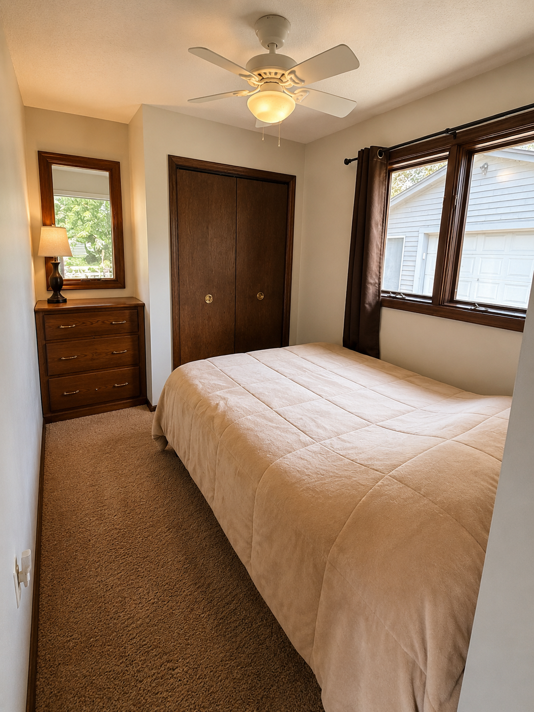 Main floor 2nd bedroom.