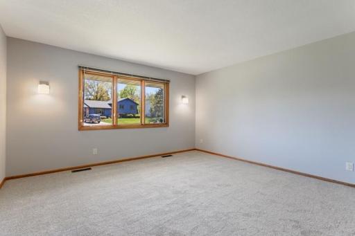 1948 Crown Point Drive, Saint Paul, MN 55118