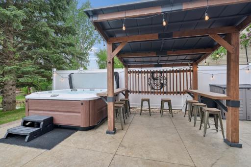 16605 43rd Avenue N, Minneapolis, MN 55446
