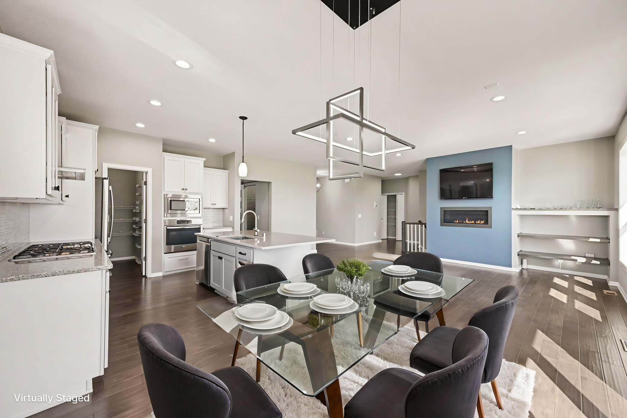 Virtually staged dining room