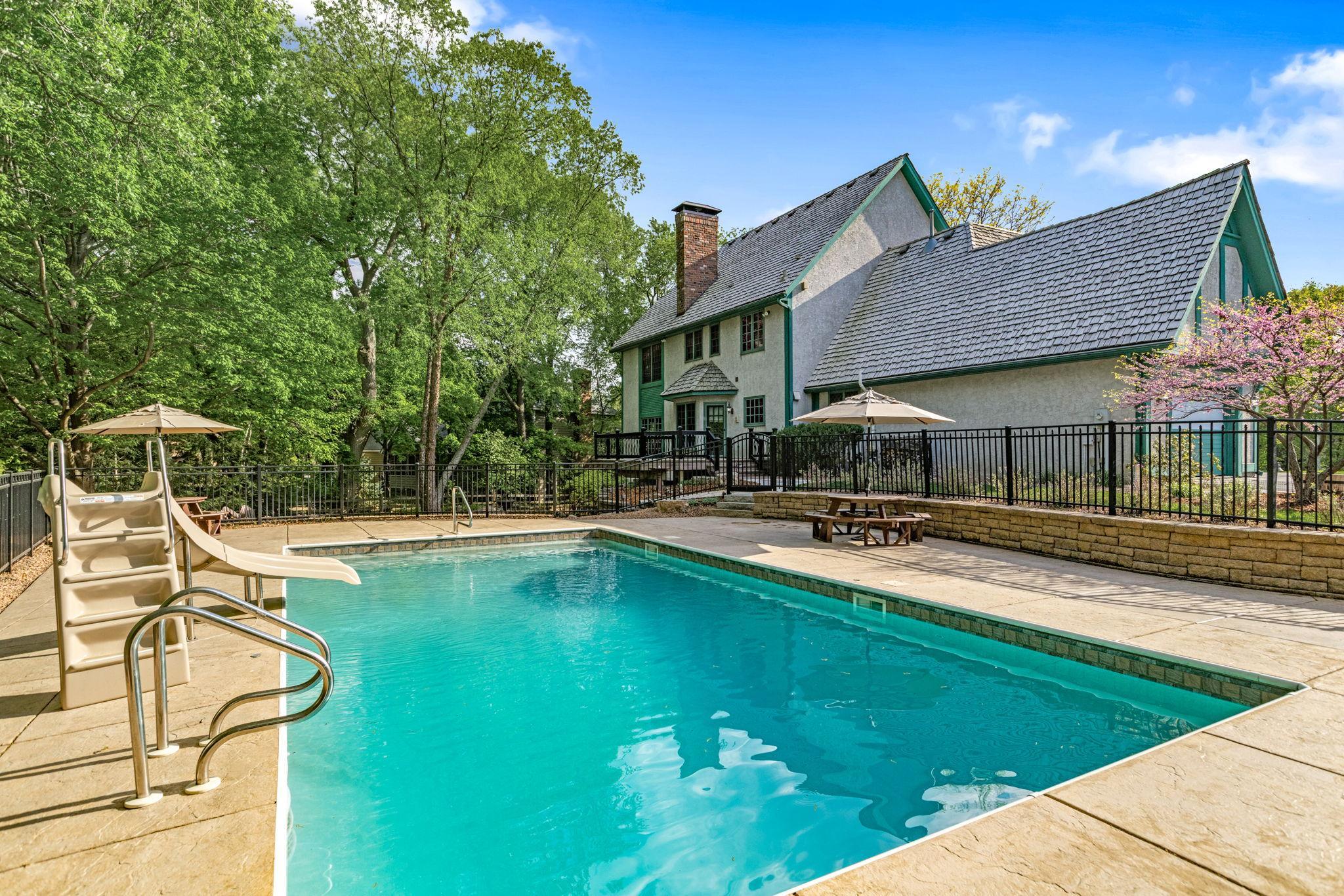 25,000 gallon fresh water in-ground pool with waterslide!