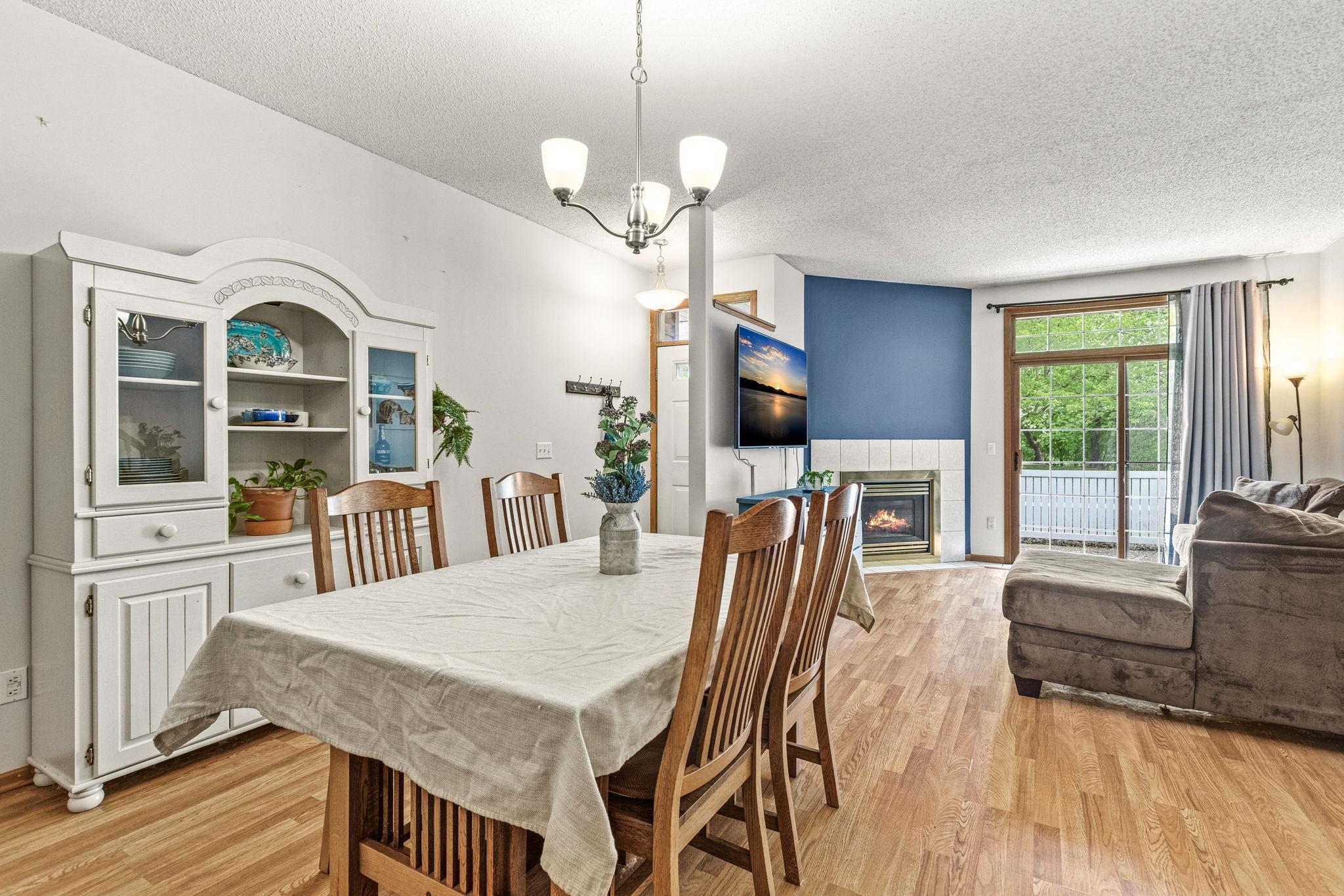 easy hosting dining space