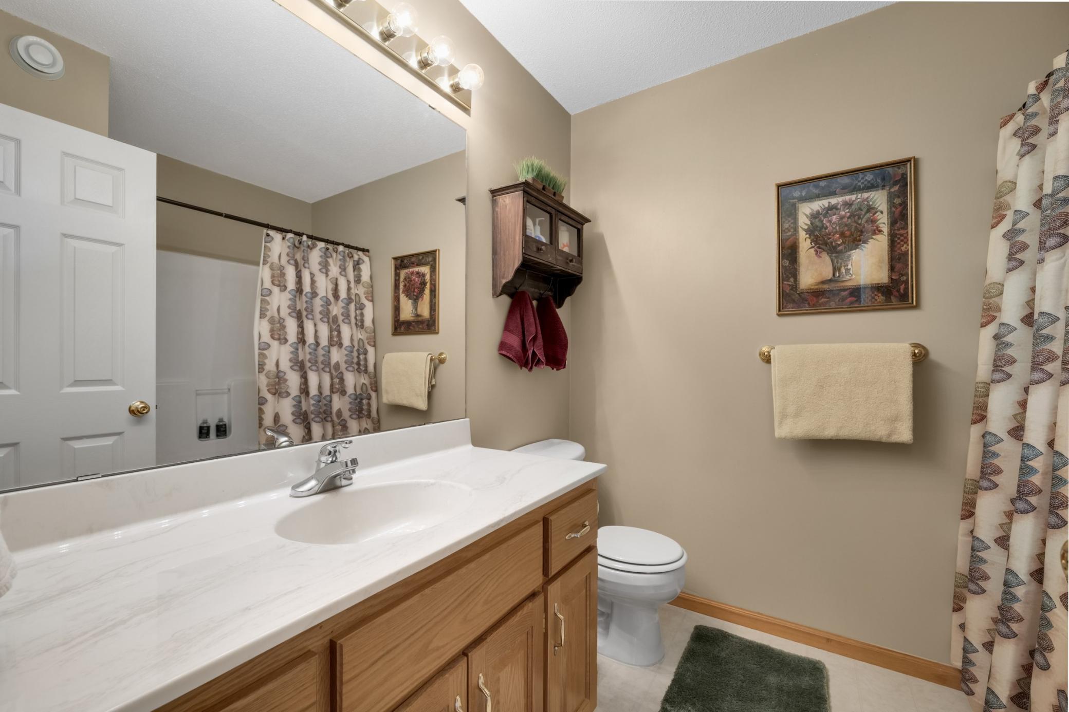 14-main bath.jpg