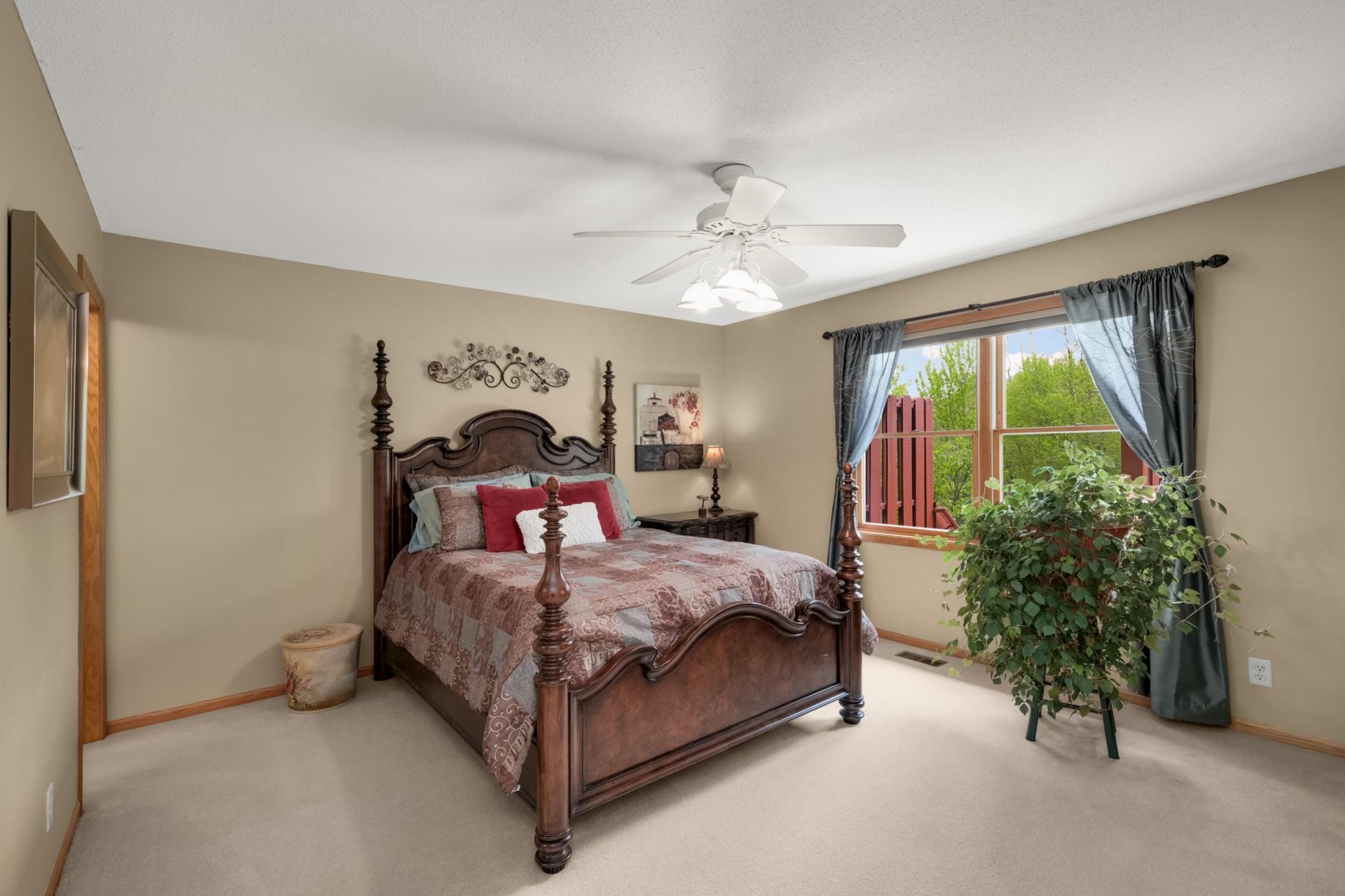 10-Primary Bed.jpg