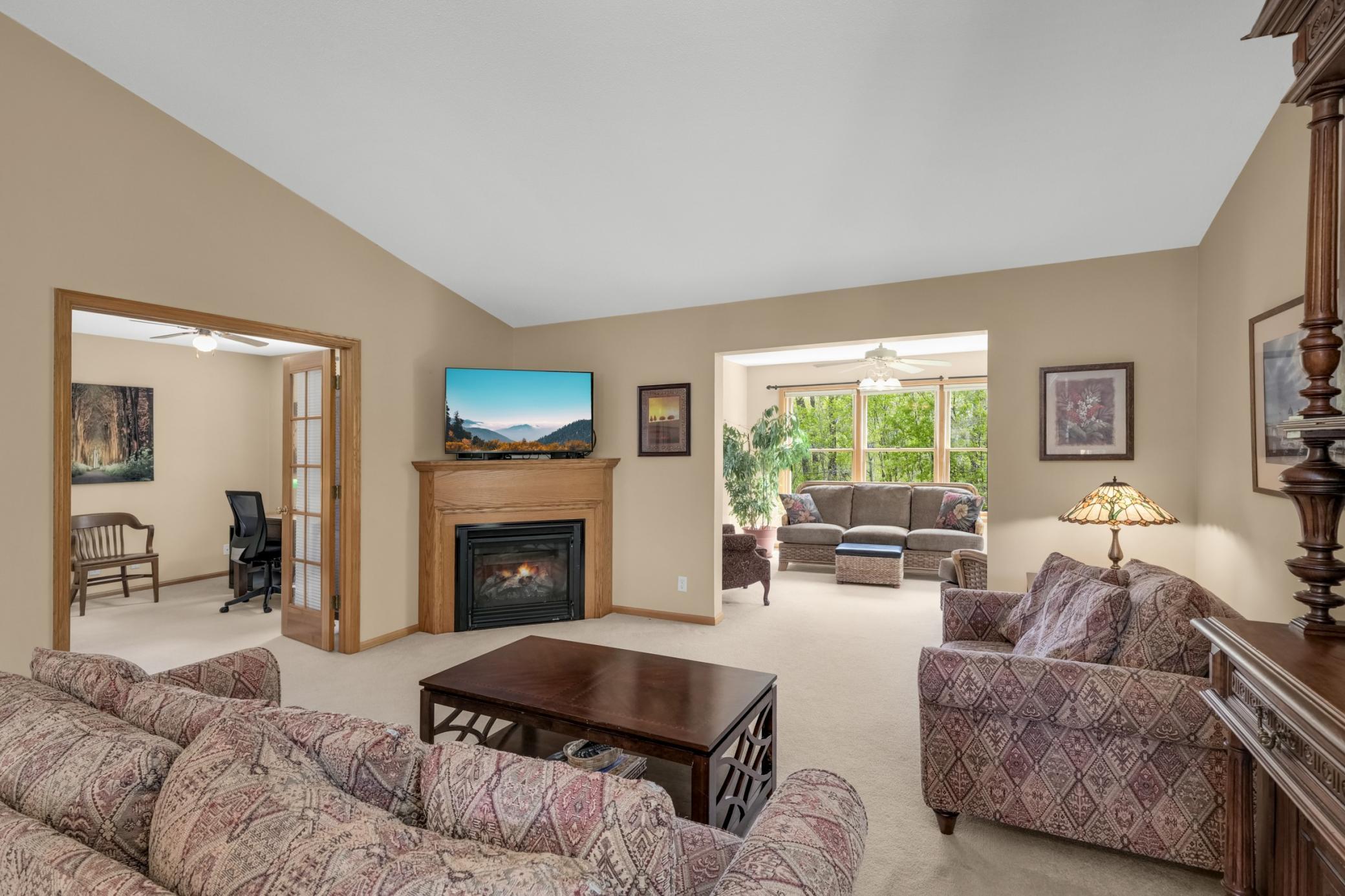 8-Living Room.jpg
