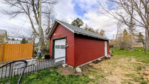 140 4th St NE McIntosh