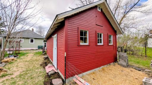 140 4th St NE McIntosh