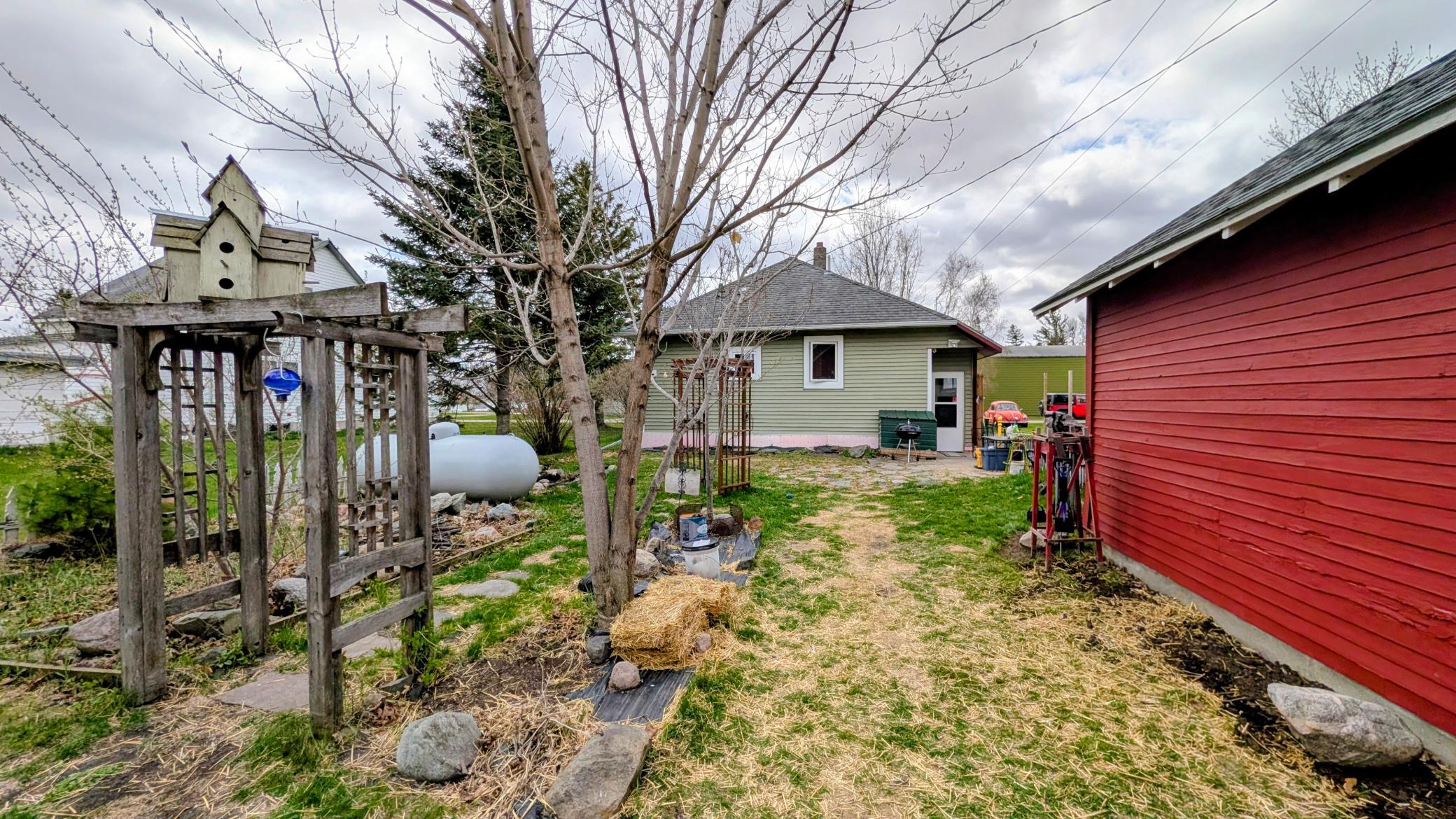 140 4th St NE McIntosh