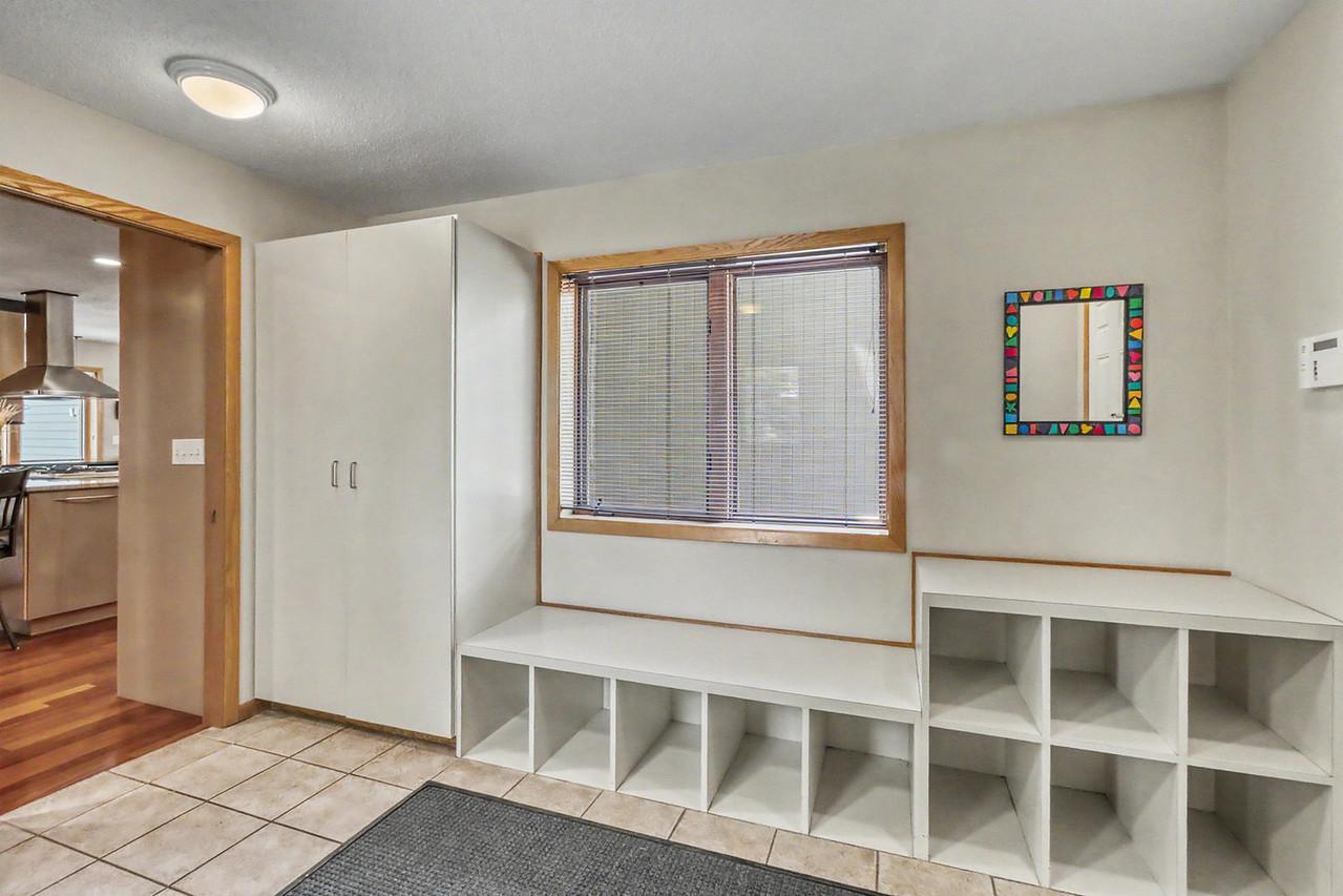 Spacious mudroom!
