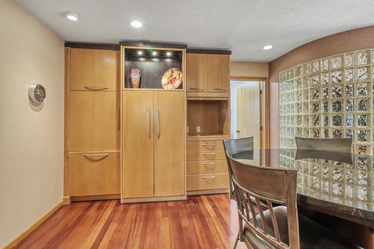 Great storage and Laundry room access
