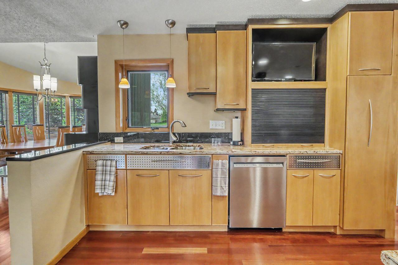 Kitchen sink w/ window