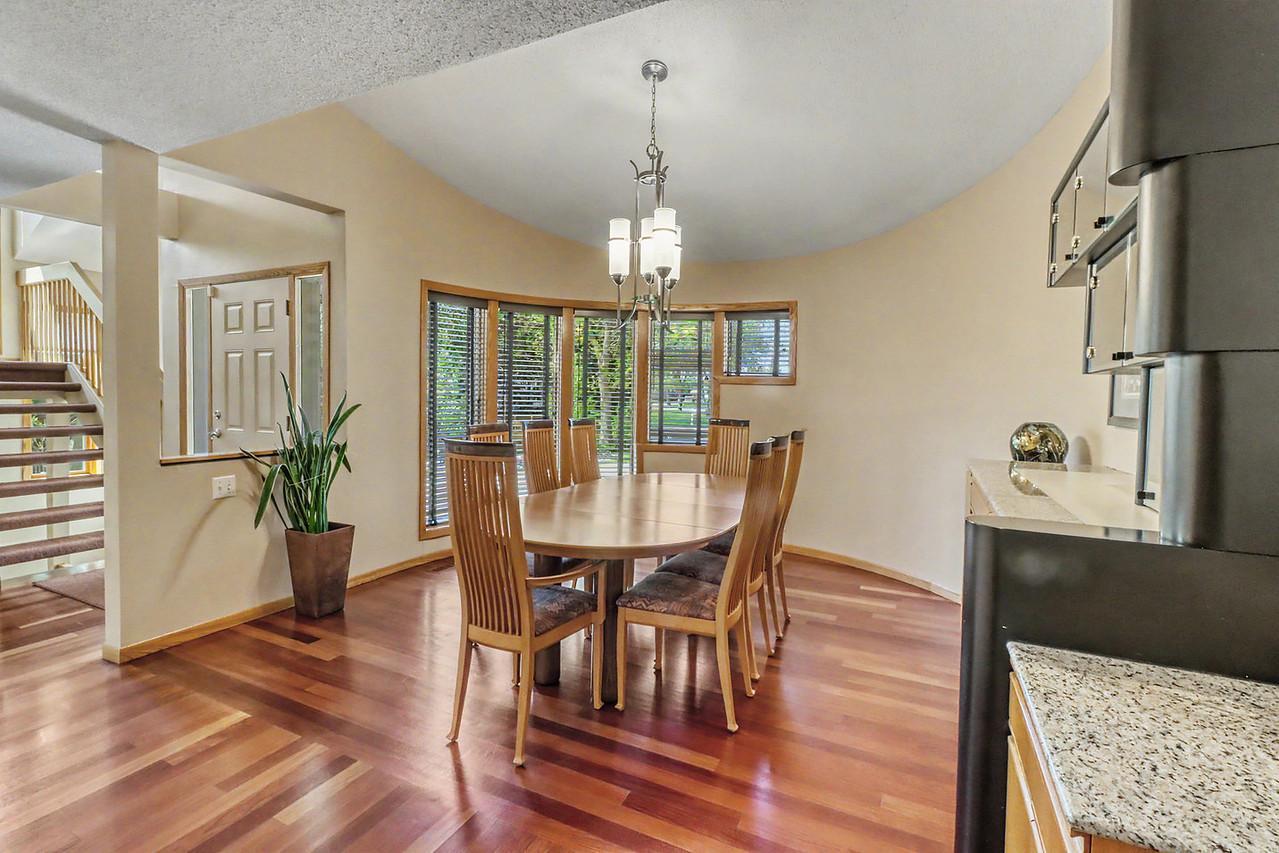 Dining Room w/ distinctive rounded window