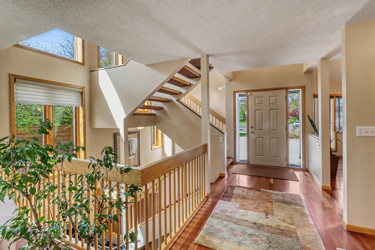 Entry w/ lots of natural light