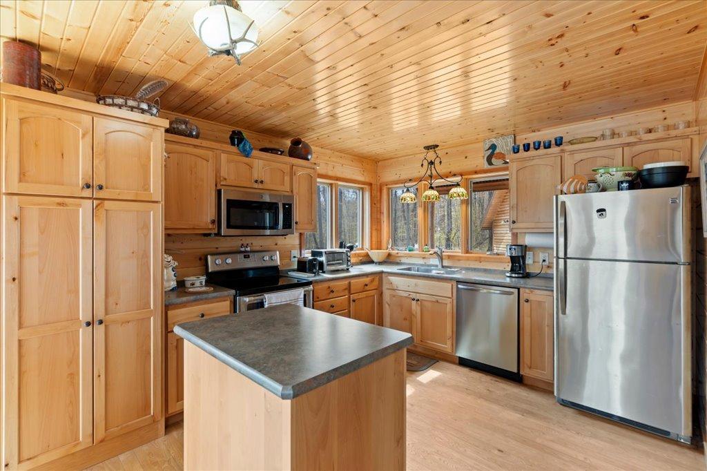 Kitchen with Knotty Alder Cabinets