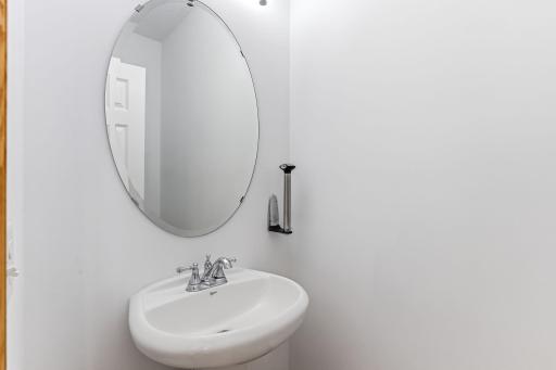 22-web-or-mls-17993-Fullerton-Ct_Interiors-19.jpg