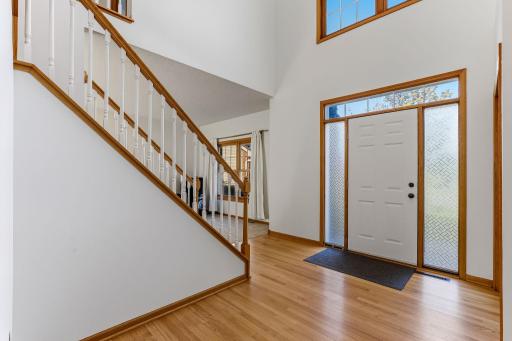 4-web-or-mls-17993-Fullerton-Ct_Interiors-01.jpg