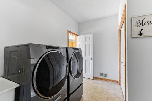 20-web-or-mls-17993-Fullerton-Ct_Interiors-17.jpg