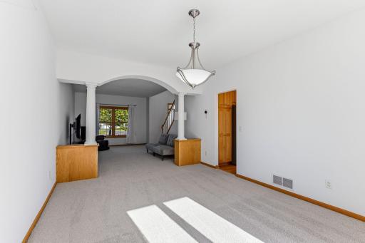 11-web-or-mls-17993-Fullerton-Ct_Interiors-08.jpg