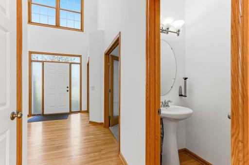 21-web-or-mls-17993-Fullerton-Ct_Interiors-18.jpg