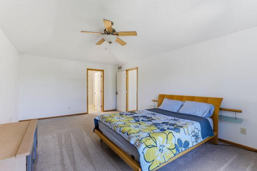 27-web-or-mls-17993-Fullerton-Ct_Interiors-24.jpg