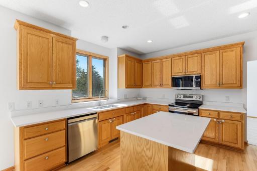 15-web-or-mls-17993-Fullerton-Ct_Interiors-12.jpg