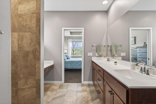 14302 Shore Crest Drive NW, Prior Lake, MN 55372