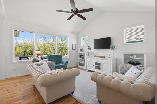 14302 Shore Crest Drive NW, Prior Lake, MN 55372