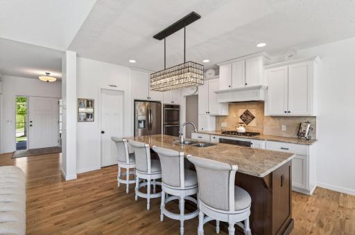 14302 Shore Crest Drive NW, Prior Lake, MN 55372