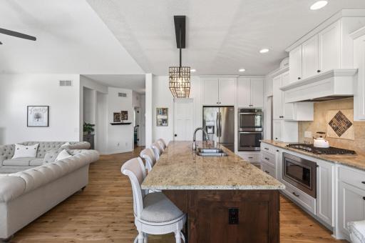 14302 Shore Crest Drive NW, Prior Lake, MN 55372
