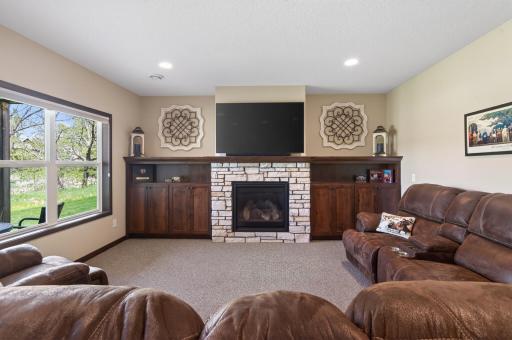 14302 Shore Crest Drive NW, Prior Lake, MN 55372
