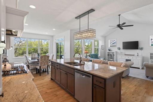 14302 Shore Crest Drive NW, Prior Lake, MN 55372