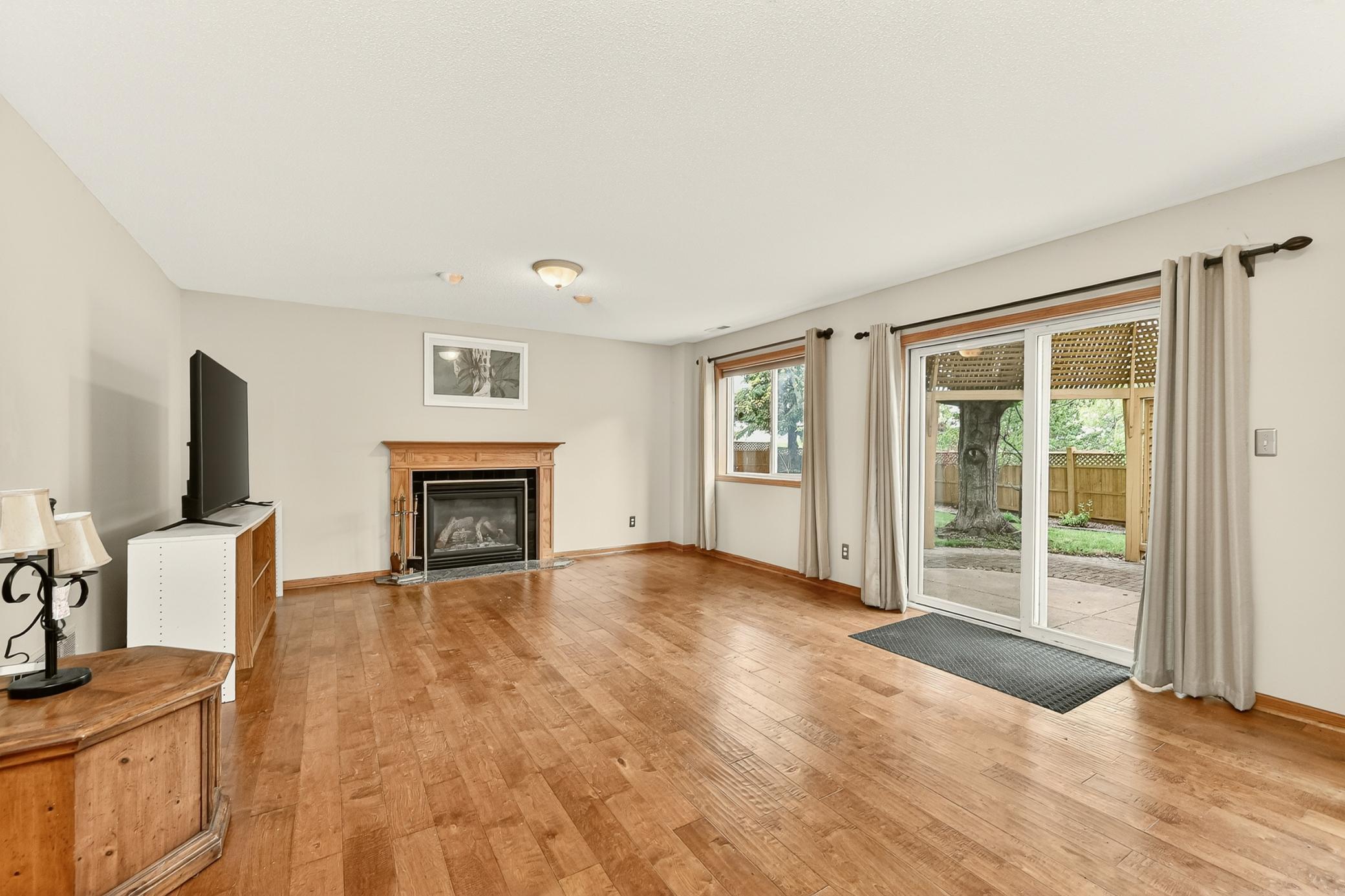 Family room-w/gas fireplace