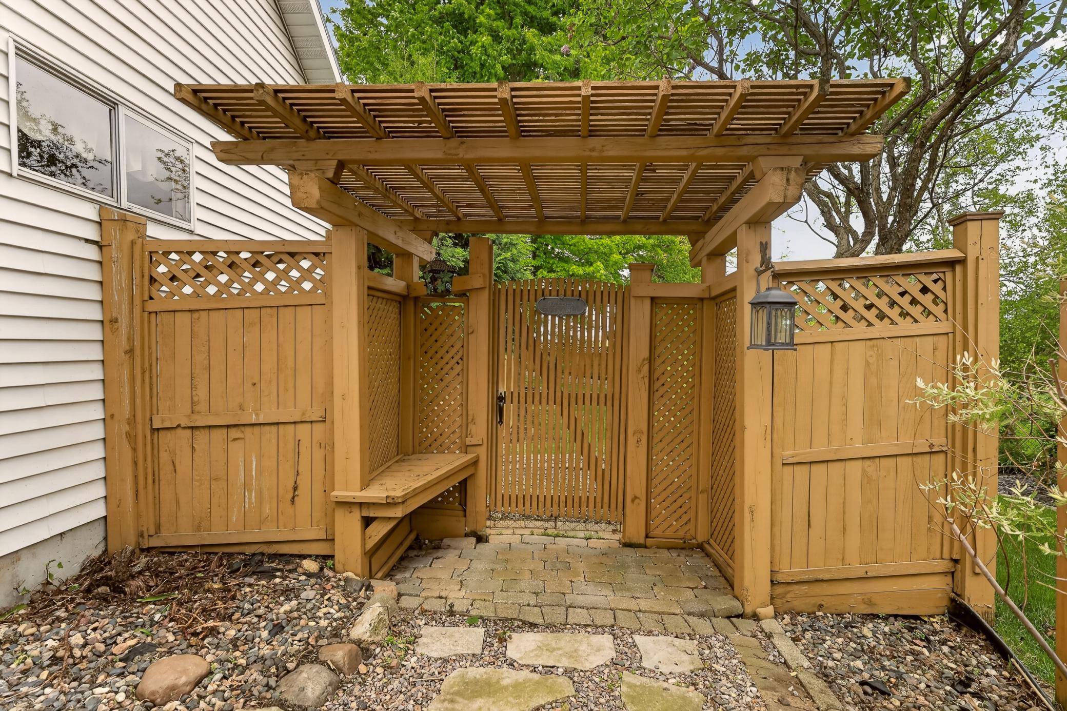 Side entry to yard