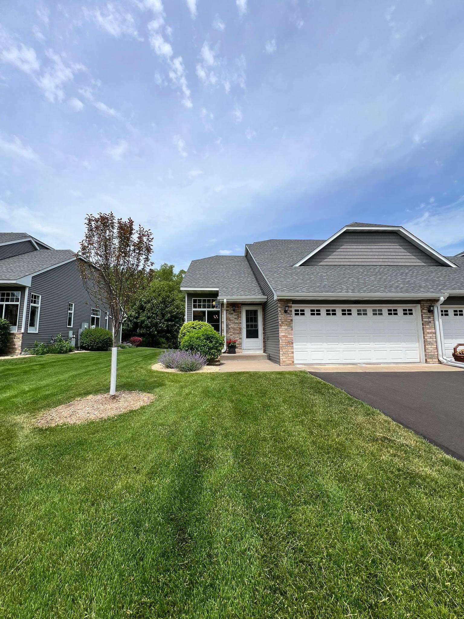 Don't miss this well-maintained 2-story end-unit townhome with main-level living! Features soaring vaulted ceilings and an open floor plan. Prime Hudson location near trails, parks, the St. Croix River, and vibrant downtown. See it today!