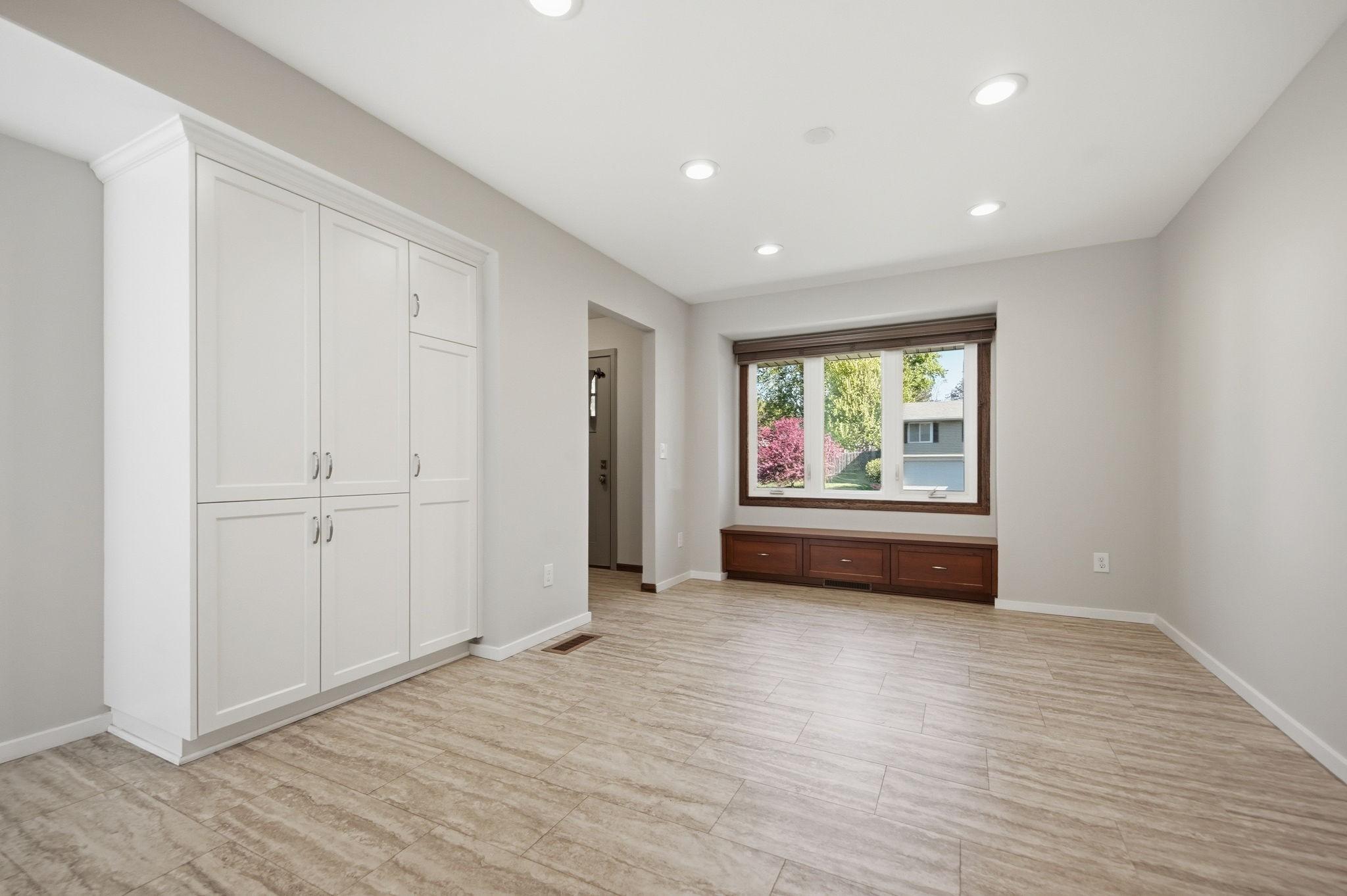 Kitchen dining space with bench seating & storage
