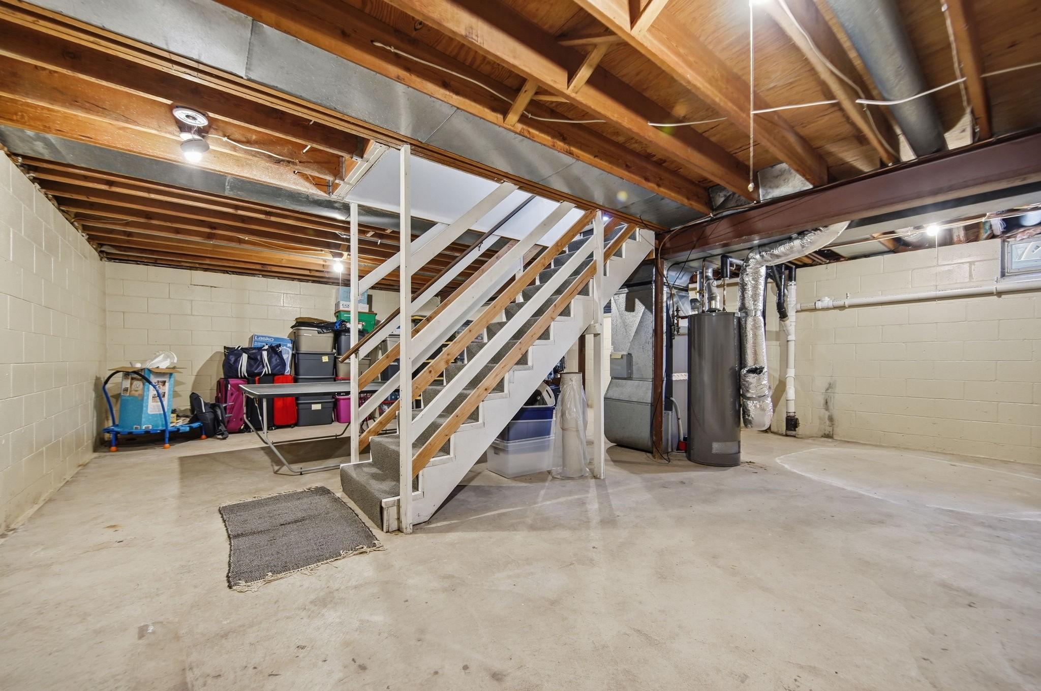 Basement for potential rec/flex space