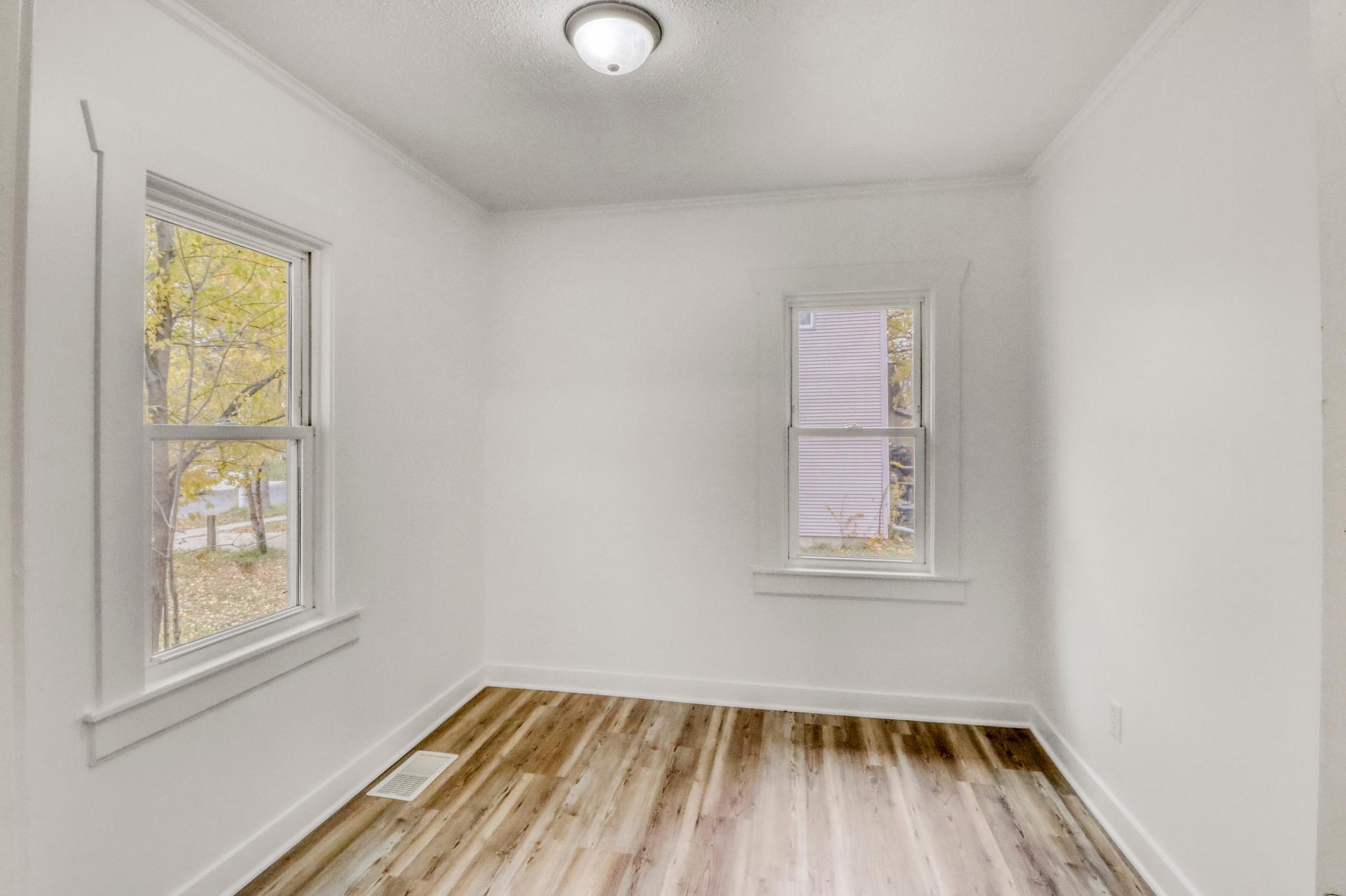 Bedroom1_1-3264-.jpg