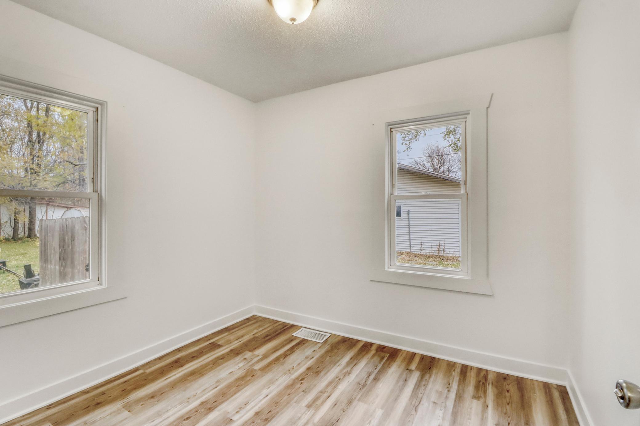 Bedroom2_0-3264-.jpg