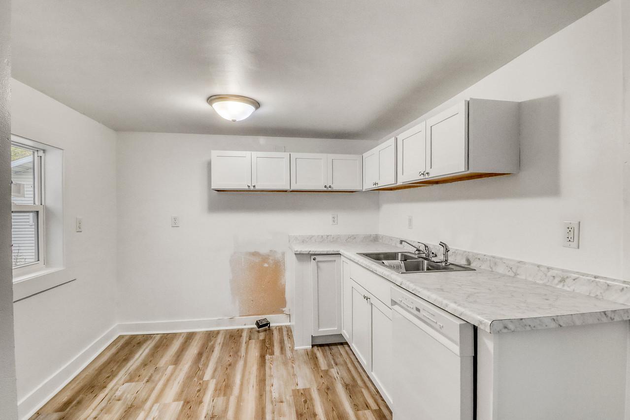 Kitchen1_3-1280-.JPG