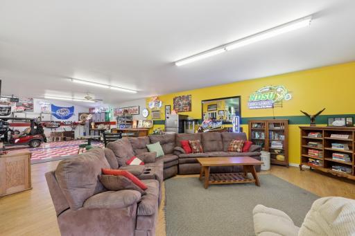 404 2nd Avenue NE, Hillsboro, ND 58045