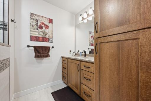404 2nd Avenue NE, Hillsboro, ND 58045